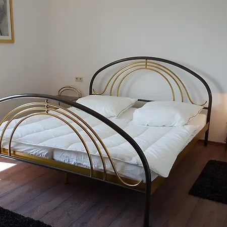 Апартаменты & Gaestezimmer Rixner Хильпольтштайн